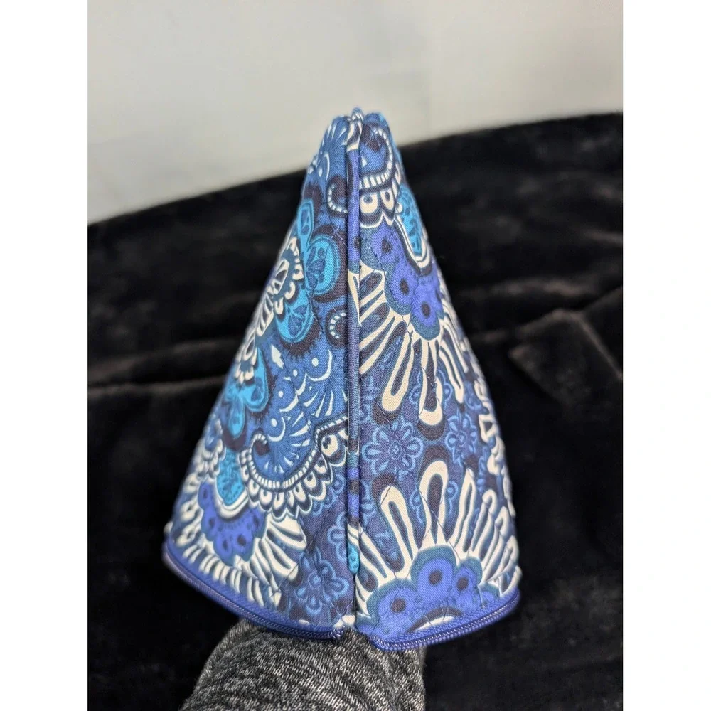 Vera Bradley Pouch‎ Blue Quilted Floral Medallion Zip Bag